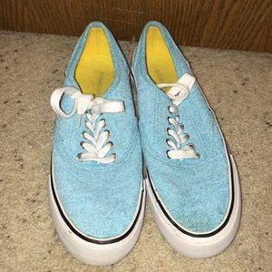 Woman’s shoes size 7
